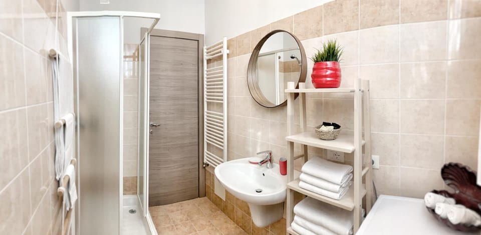 Shower, Bathroom, towels