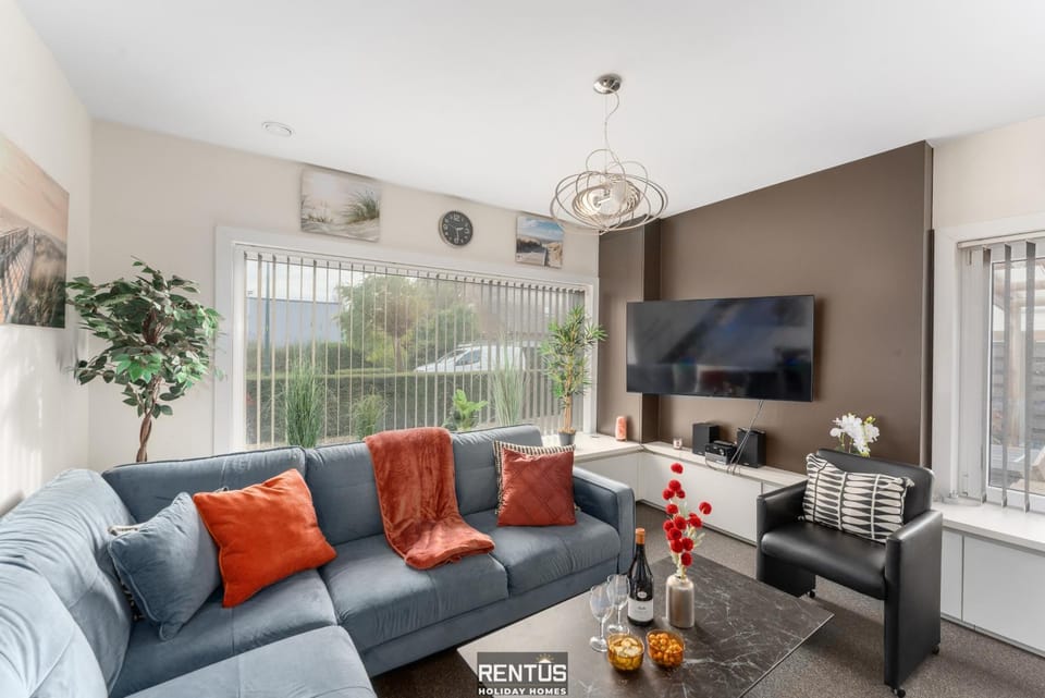 TV and multimedia, Living room, Seating area