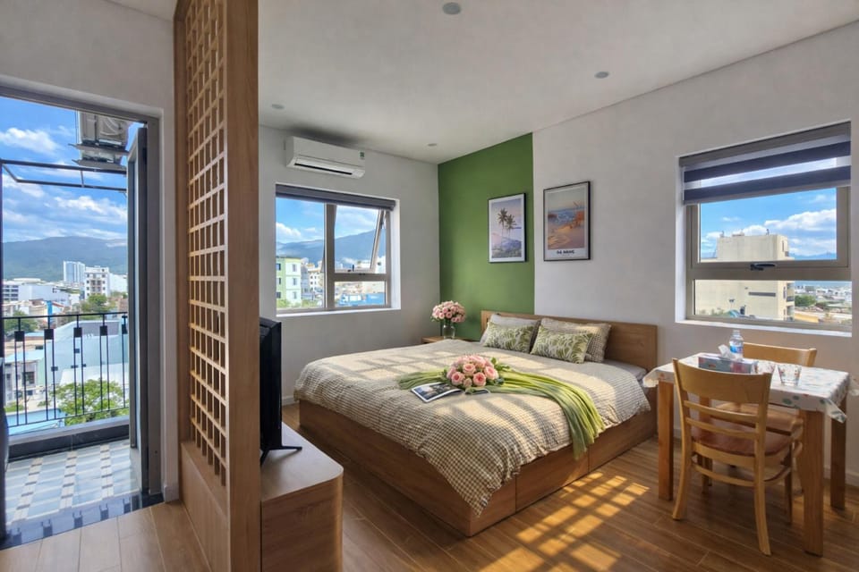 Bed, Natural landscape, View (from property/room), Balcony/Terrace, Photo of the whole room, Seating area, Dining area, Bedroom