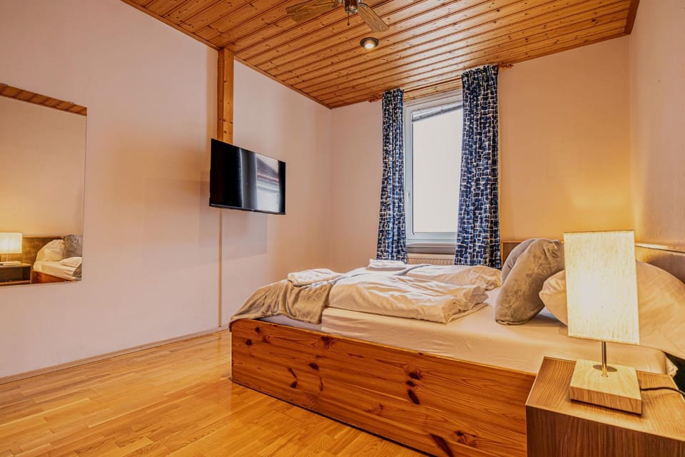 Bed, Photo of the whole room, Bedroom