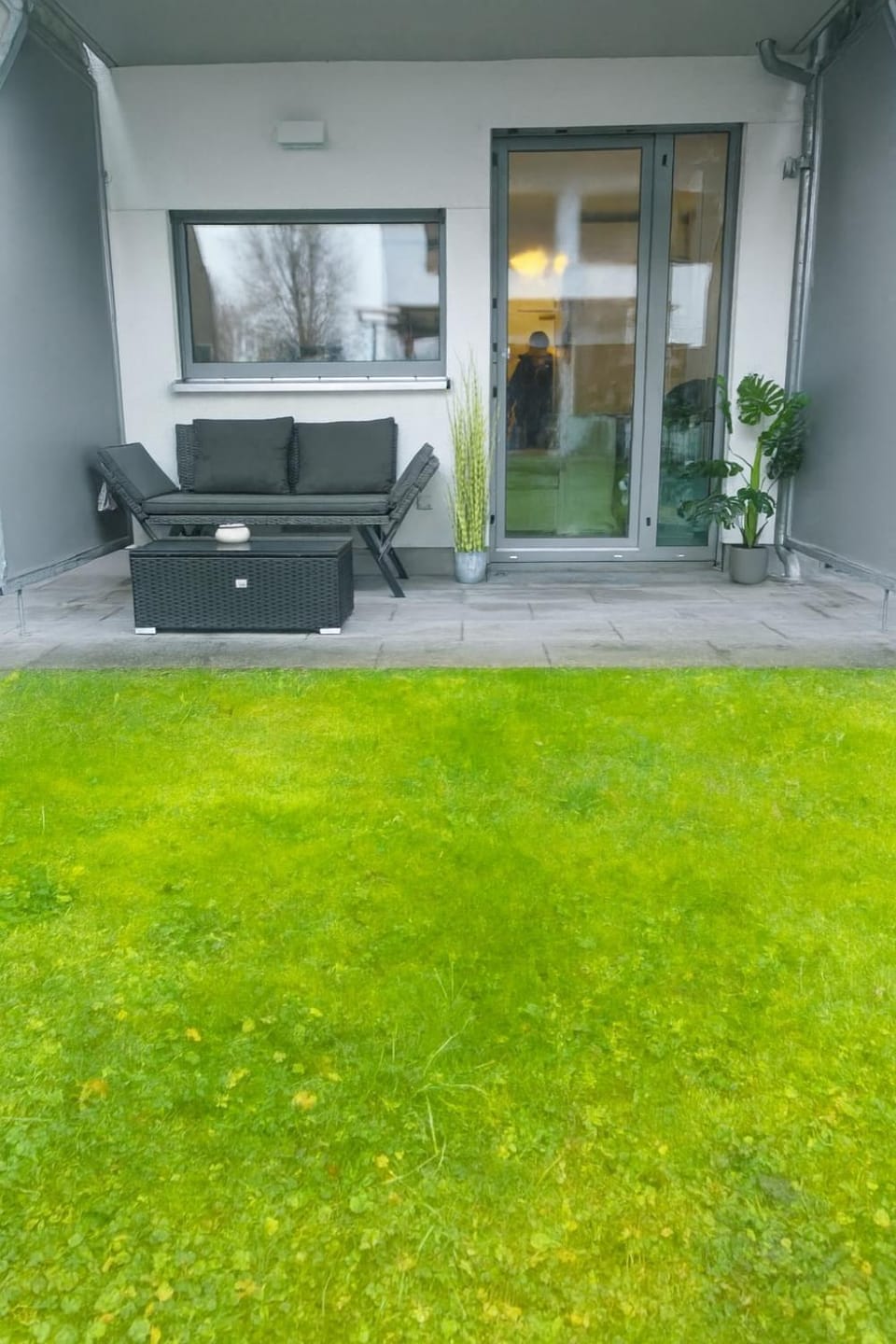 Property building, Spring, Natural landscape, Garden, View (from property/room), Balcony/Terrace, Lounge or bar, Seating area, Garden view