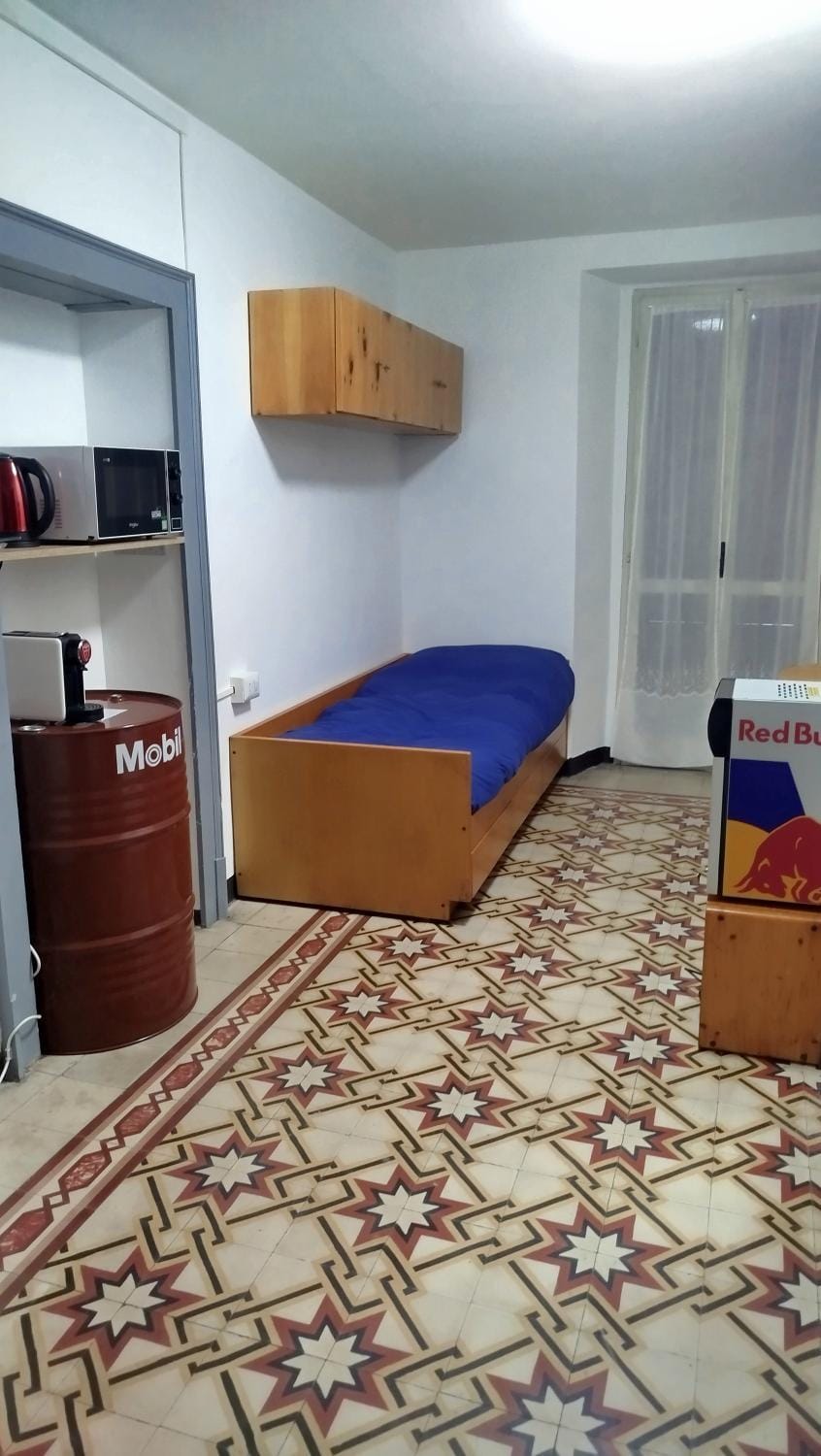 Bed, Coffee/tea facilities, Photo of the whole room, Bedroom, bunk bed, microwave, wardrobe
