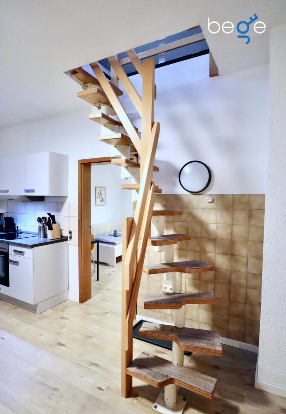 Kitchen or kitchenette, Photo of the whole room, stove, kitchen