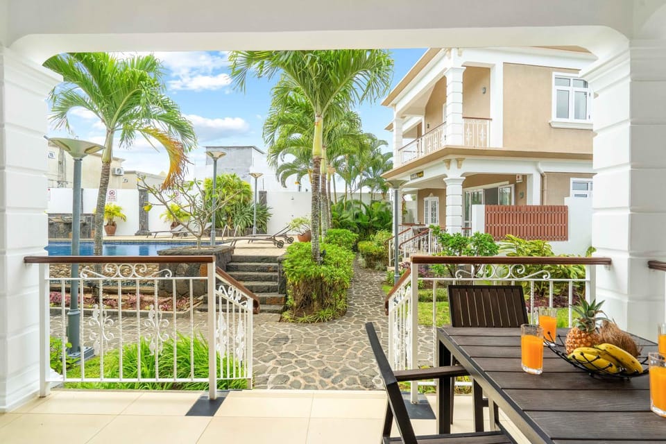 Patio, View (from property/room), Balcony/Terrace, Dining area, Garden view