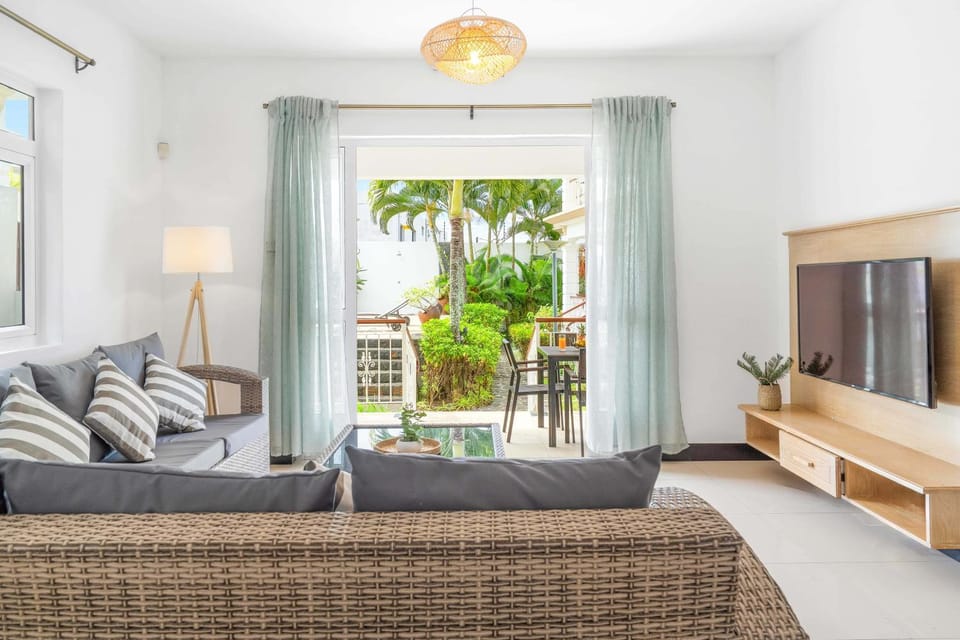 TV and multimedia, Living room, Garden view