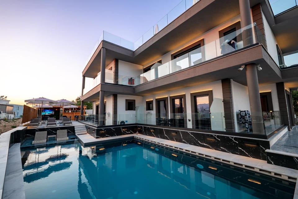 Property building, Swimming pool