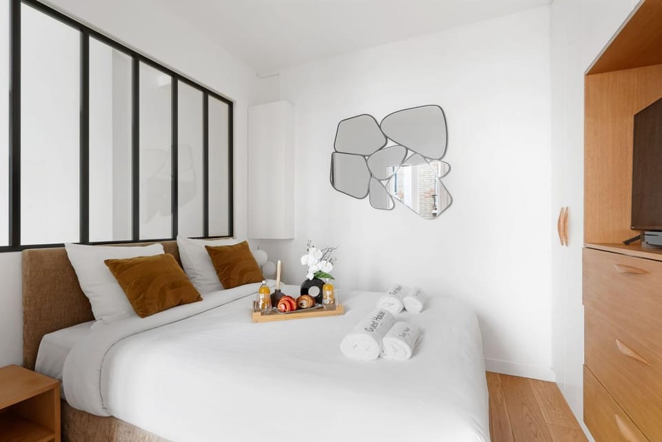 Cozy Suite Eiffel Tower Apartment in Paris