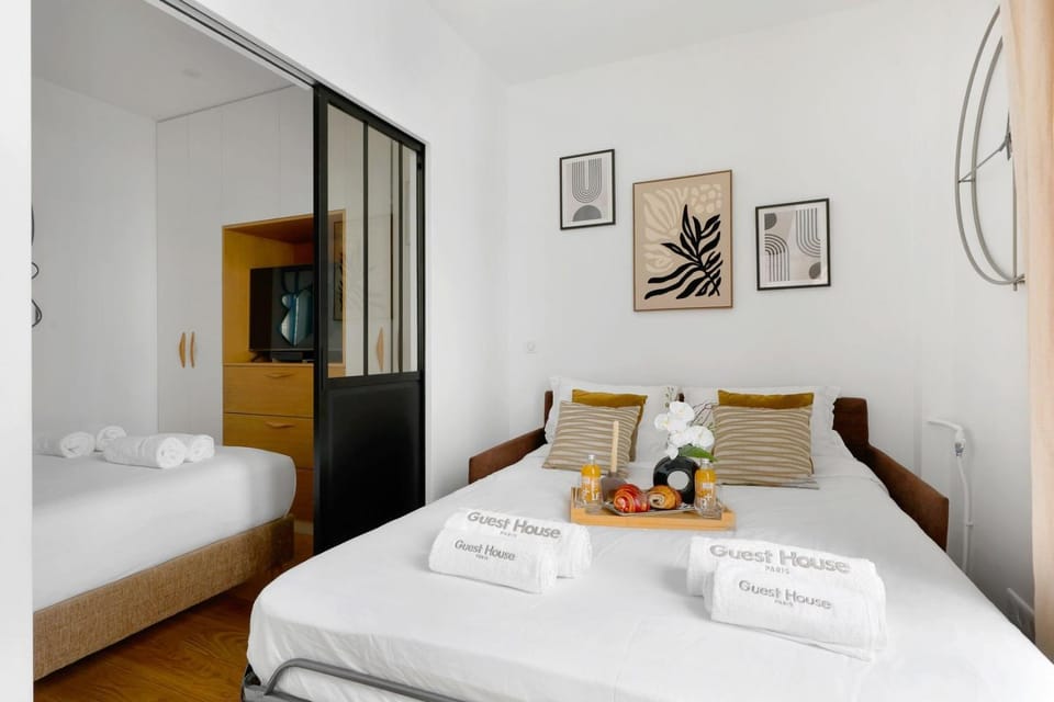 Cozy Suite Eiffel Tower Apartment in Paris