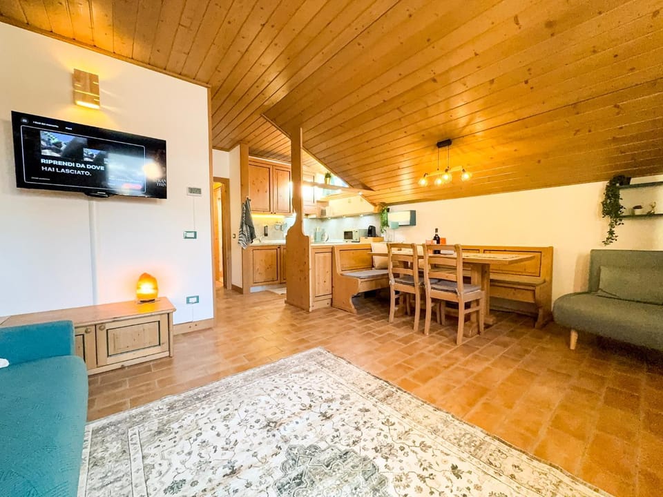 TV and multimedia, Kitchen or kitchenette, Living room, Seating area, Dining area