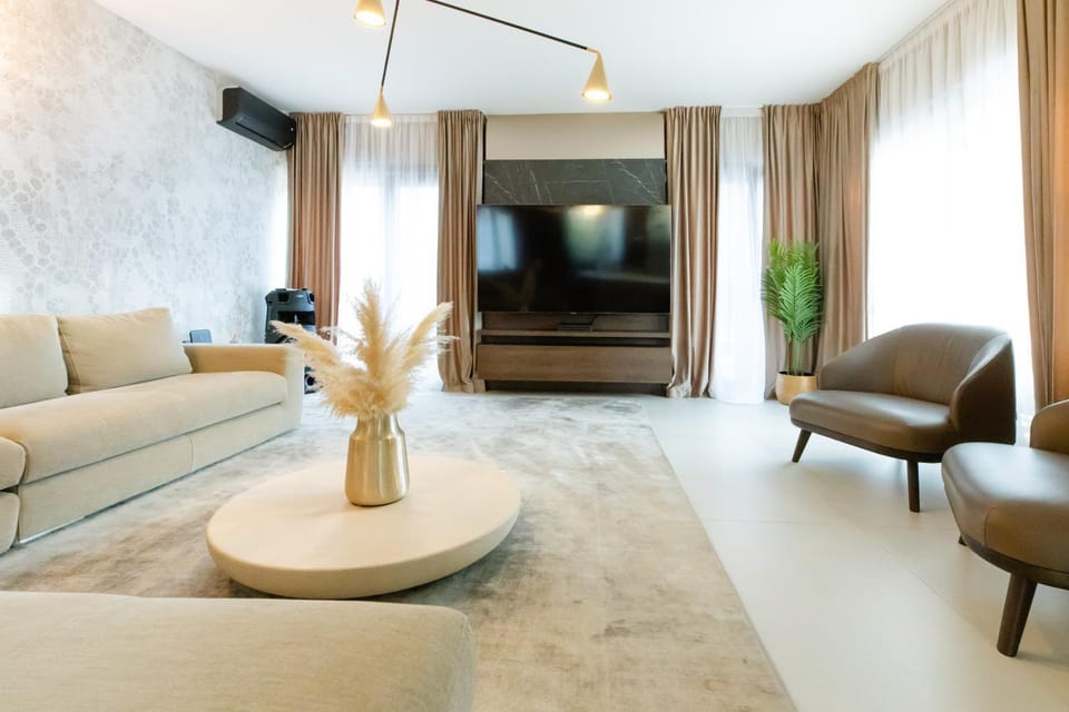 Communal lounge/ TV room, Living room