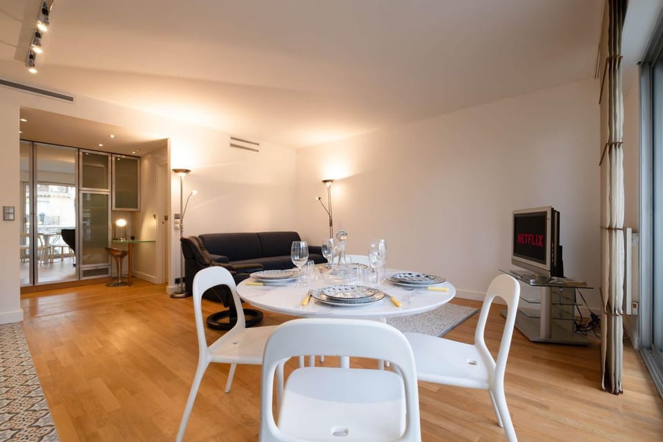 Luxury Flat Arc de Triomphe 4 Guests Apartment in Paris