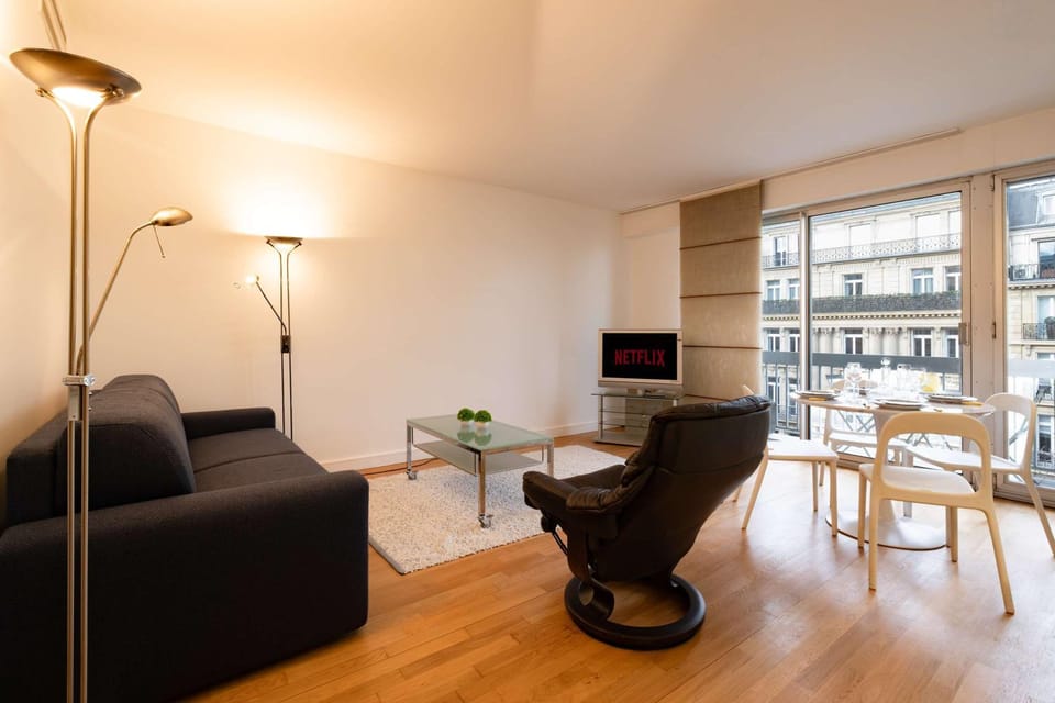 Luxury Flat Arc de Triomphe 4 Guests Apartment in Paris