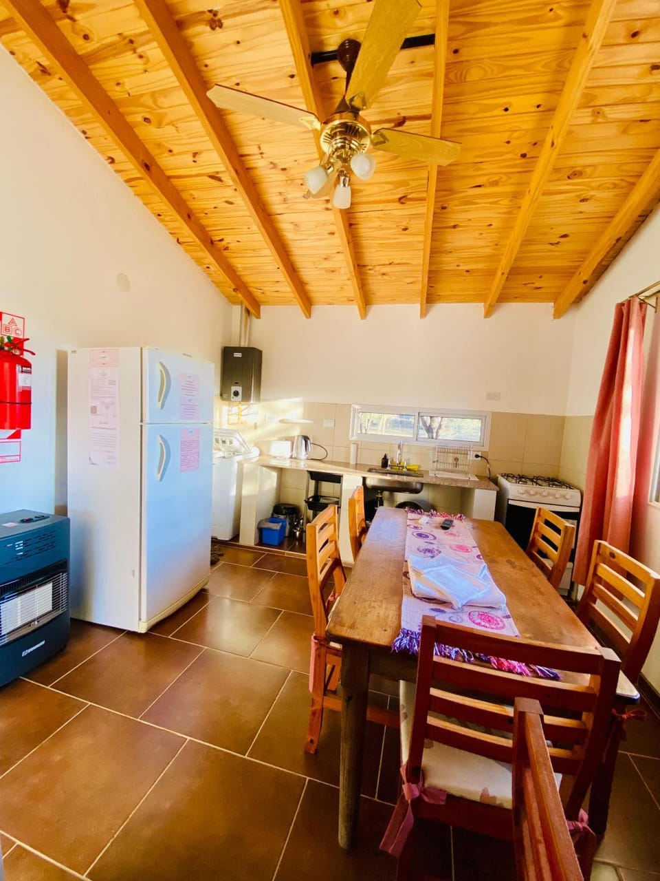 Communal lounge/ TV room, TV and multimedia, Kitchen or kitchenette, Dining area, oven, washing machine