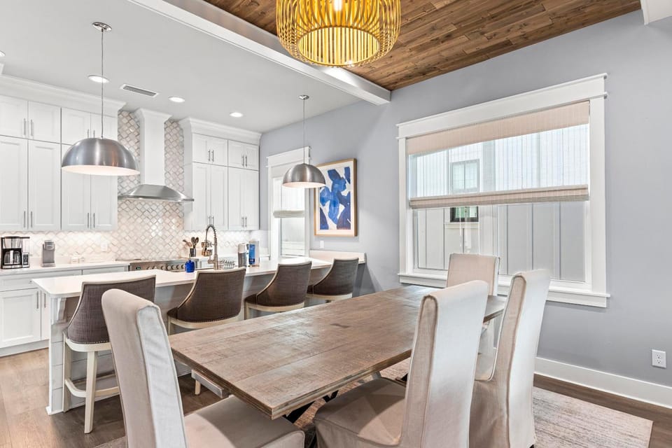Coffee/tea facilities, Kitchen or kitchenette, Decorative detail, Dining area, pet friendly, stove