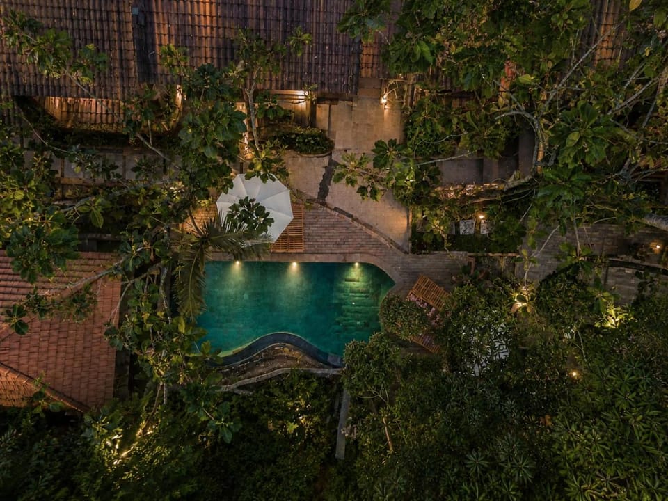 Property building, Swimming pool