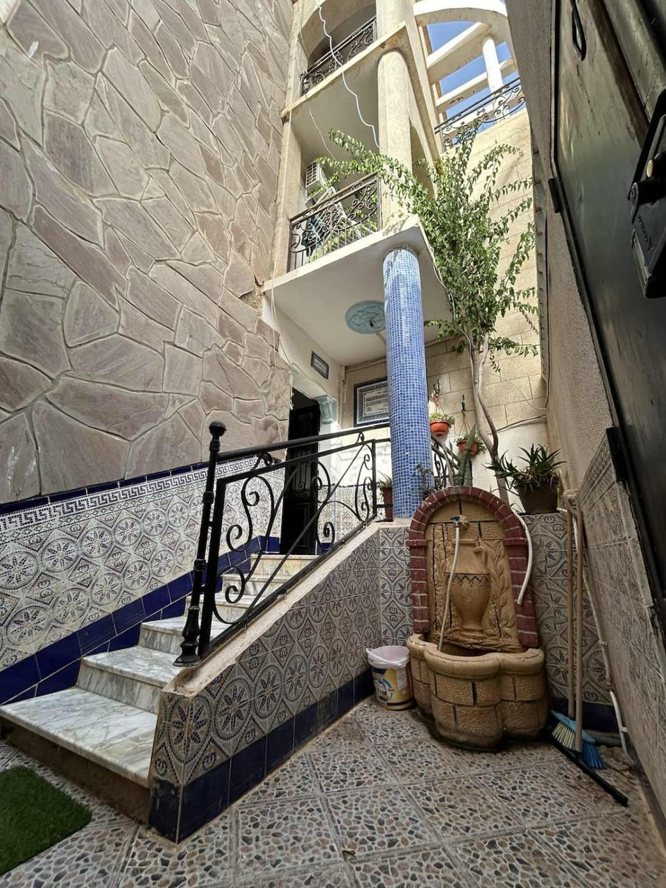 Facade/entrance