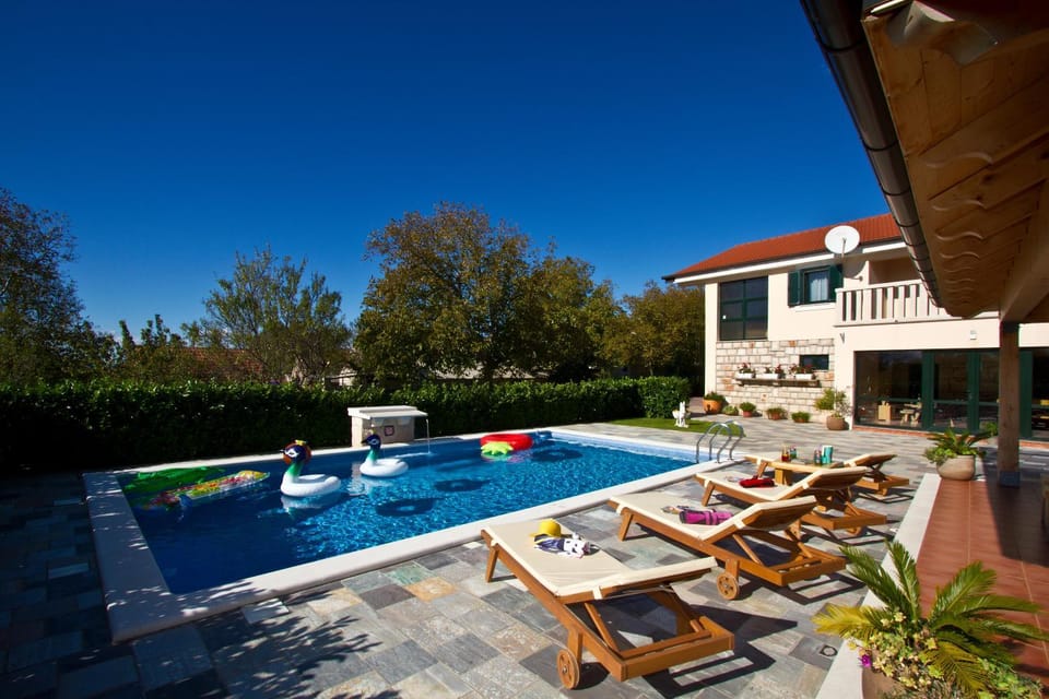 Garden, Garden view, Pool view, Swimming pool, sunbed