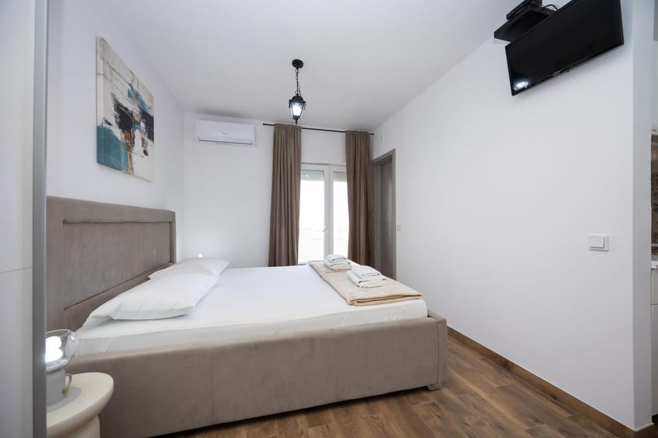 Apartment Complex Jelena Bed and Breakfast in Okrug Gornji