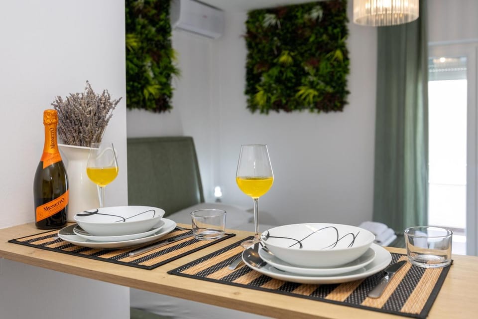 Apartment Complex Jelena Bed and Breakfast in Okrug Gornji