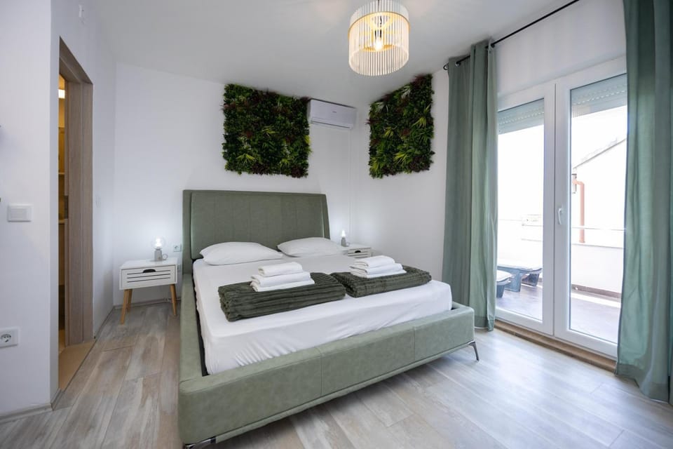 Apartment Complex Jelena Bed and Breakfast in Okrug Gornji
