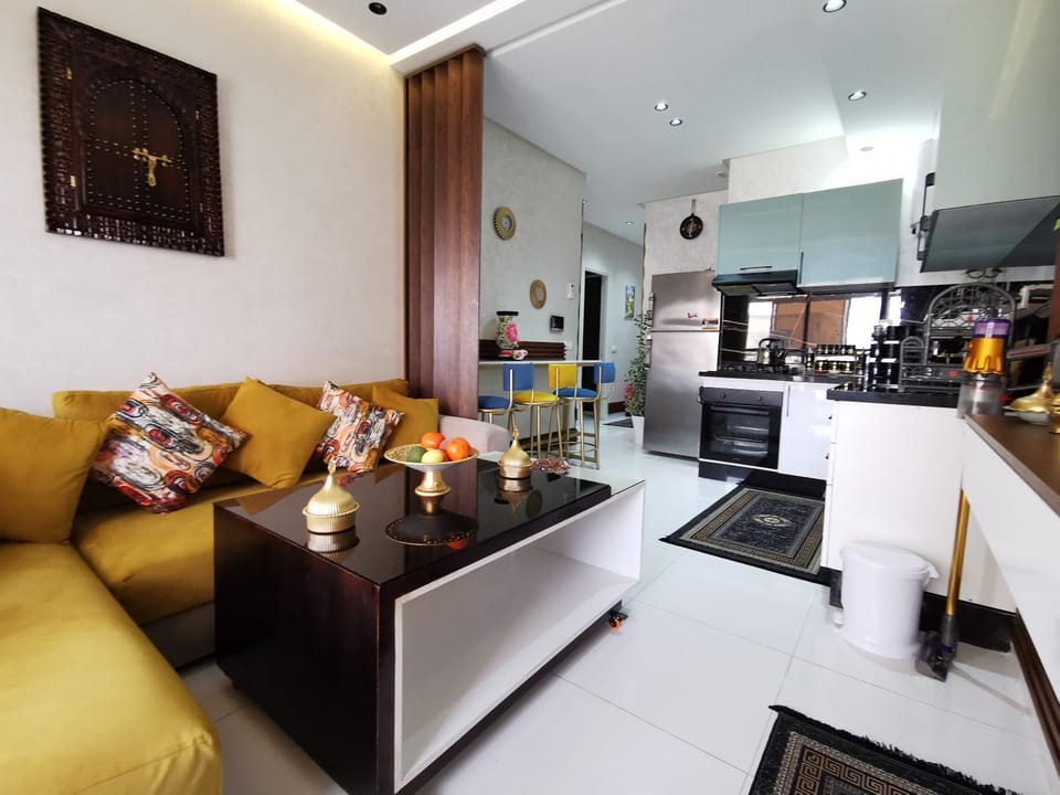 Kitchen or kitchenette, Living room, Dining area