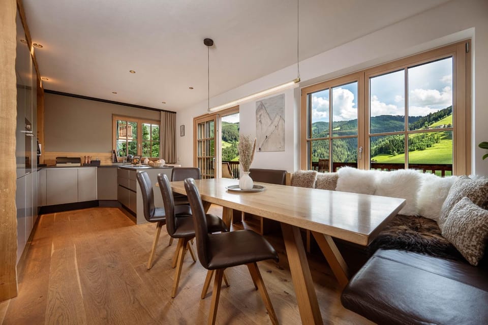 View (from property/room), Photo of the whole room, Seating area, kitchen