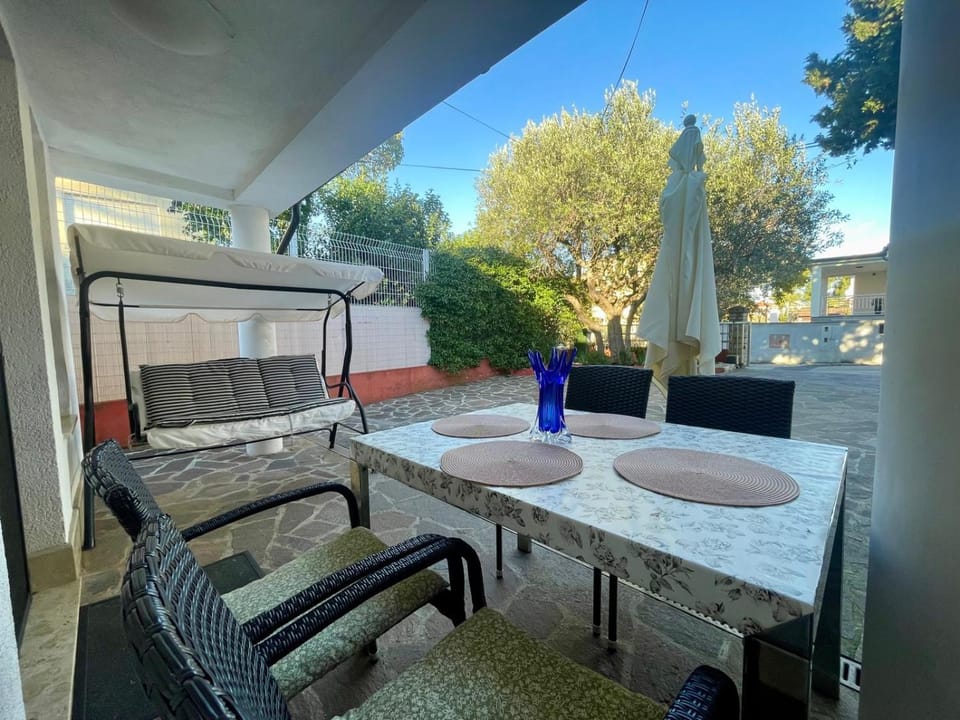 Patio, Balcony/Terrace, Seating area