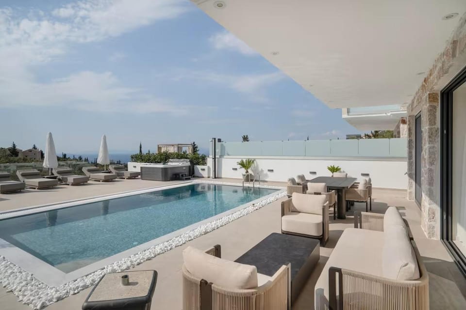 Pool view, Swimming pool, sunbed