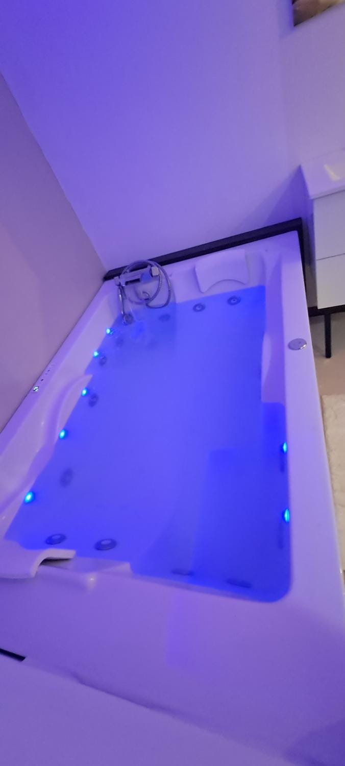 Chambre bain balneo indépendante Bed and Breakfast in Valréas