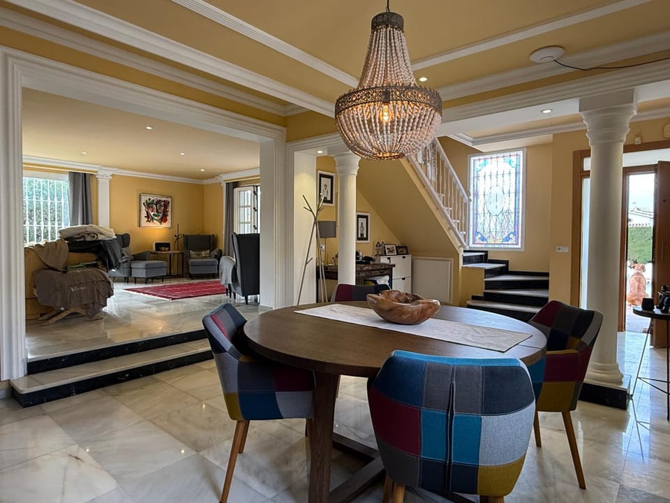 Living room, Dining area