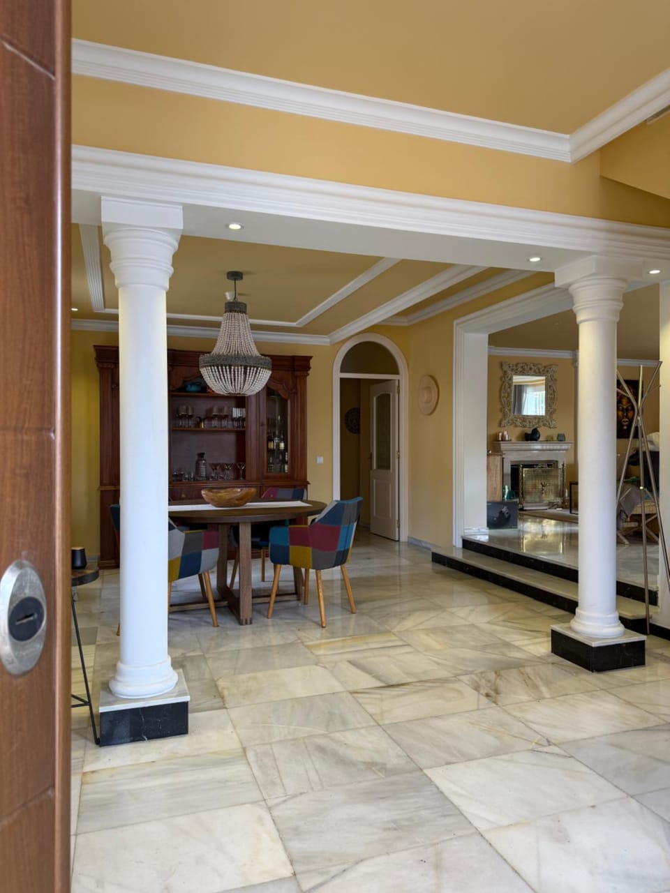 Facade/entrance, Dining area