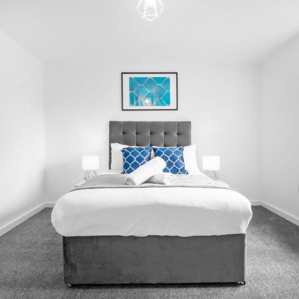 Photo of the whole room, Bedroom