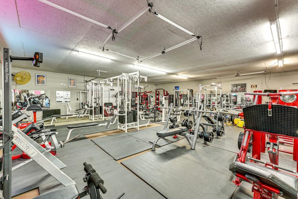 Gym Access On-Site: Cabin w/ Deck in Red Oak! Cabin in Oklahoma