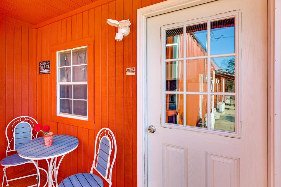 Gym Access On-Site: Cabin w/ Deck in Red Oak! Cabin in Oklahoma