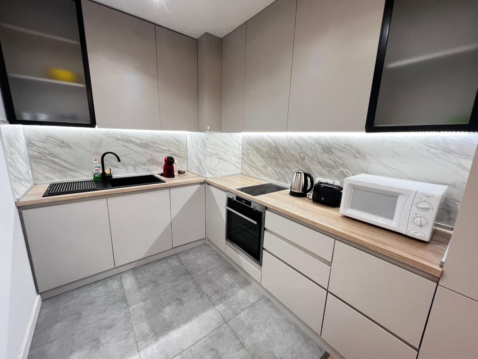 Coffee/tea facilities, Kitchen or kitchenette, dishwasher, oven, stove, toaster