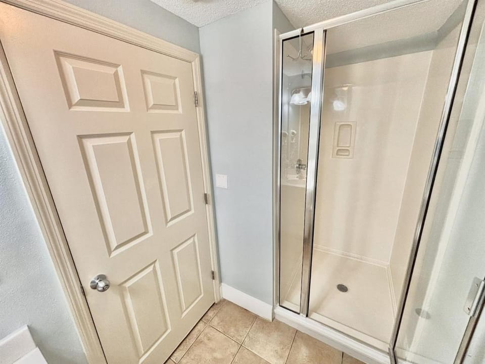 Beachfront Studio with Bunks Sleeps 4 at Majestic! Apartment in Long Beach