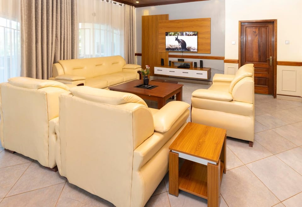 Communal lounge/ TV room, TV and multimedia, Living room