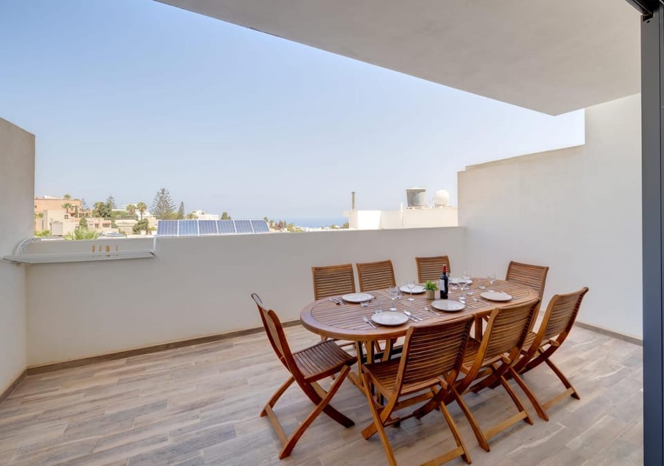 View (from property/room), Balcony/Terrace, Seating area