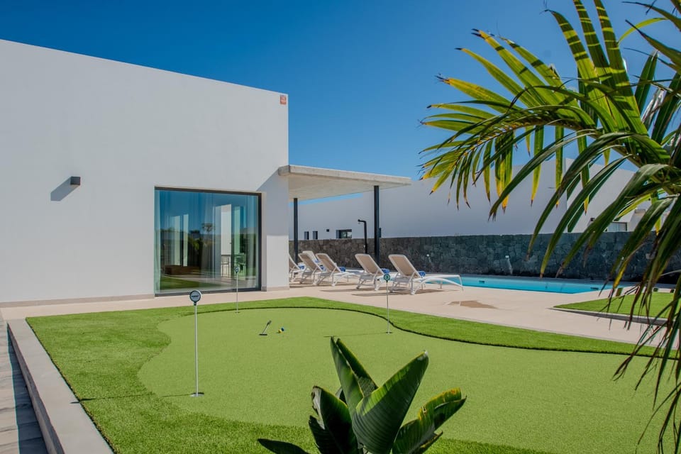 Natural landscape, Garden, Garden, Minigolf, Pool view, Swimming pool, sunbed