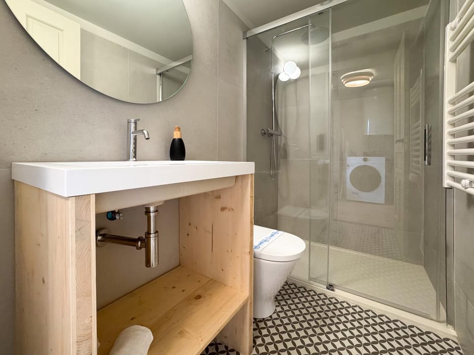 Shower, Bathroom, towels