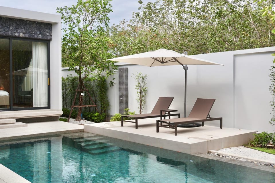 Property building, Patio, Spring, Day, Garden, Garden view, Pool view, Swimming pool, sunbed