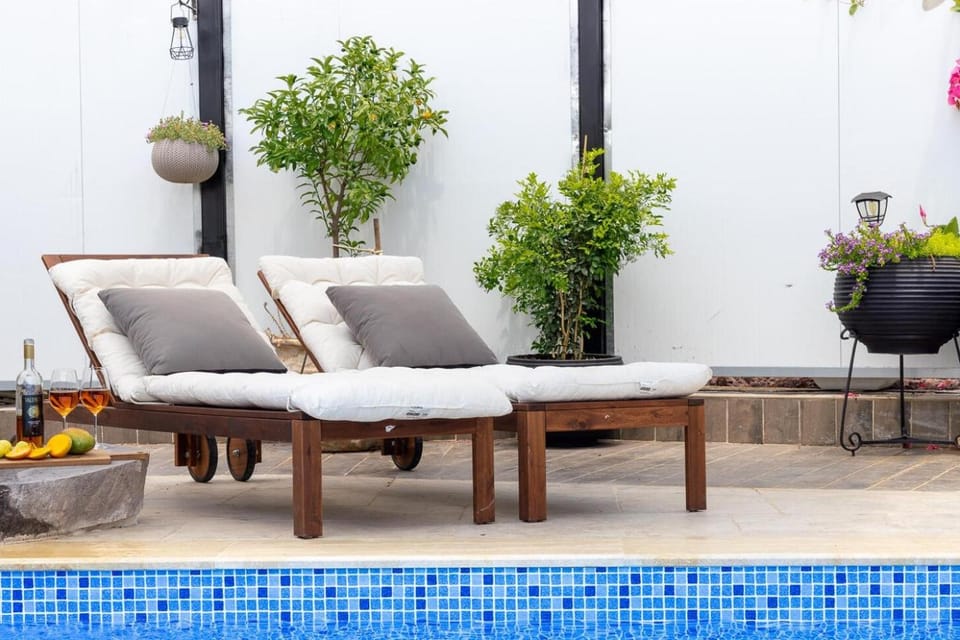Seating area, sunbed
