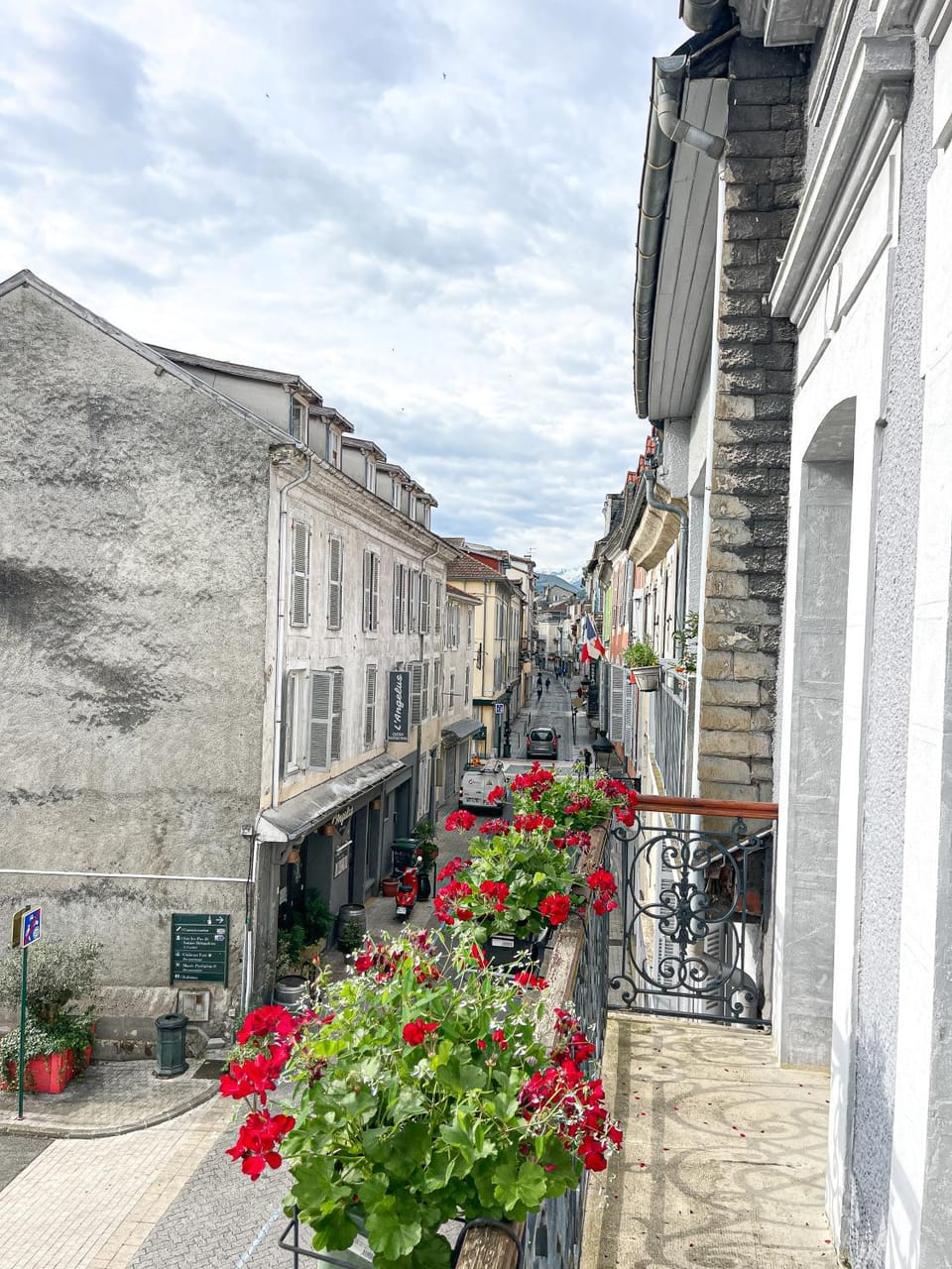 Balcony/Terrace, City view, Street view, Quiet street view