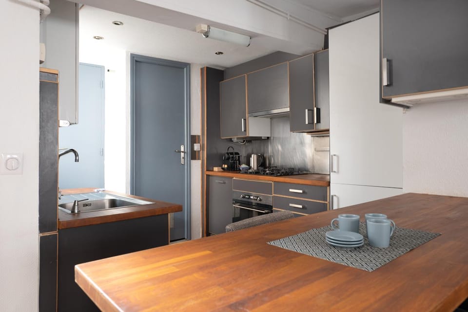 Kitchen or kitchenette