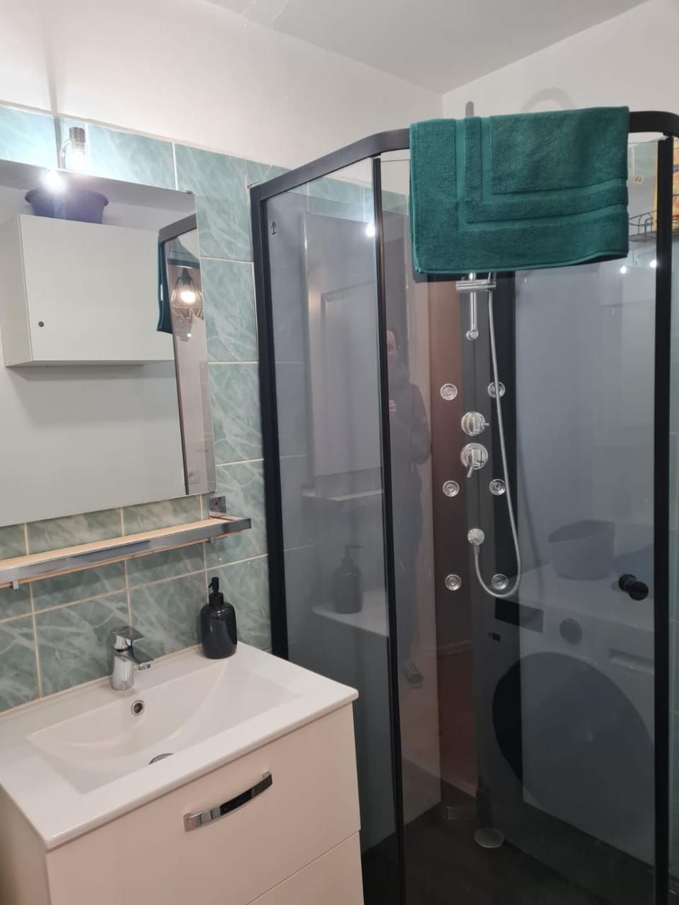 Shower, Bathroom, towels