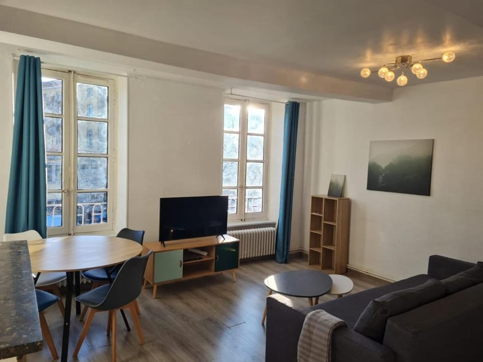 Communal lounge/ TV room, TV and multimedia, Living room, Evening entertainment