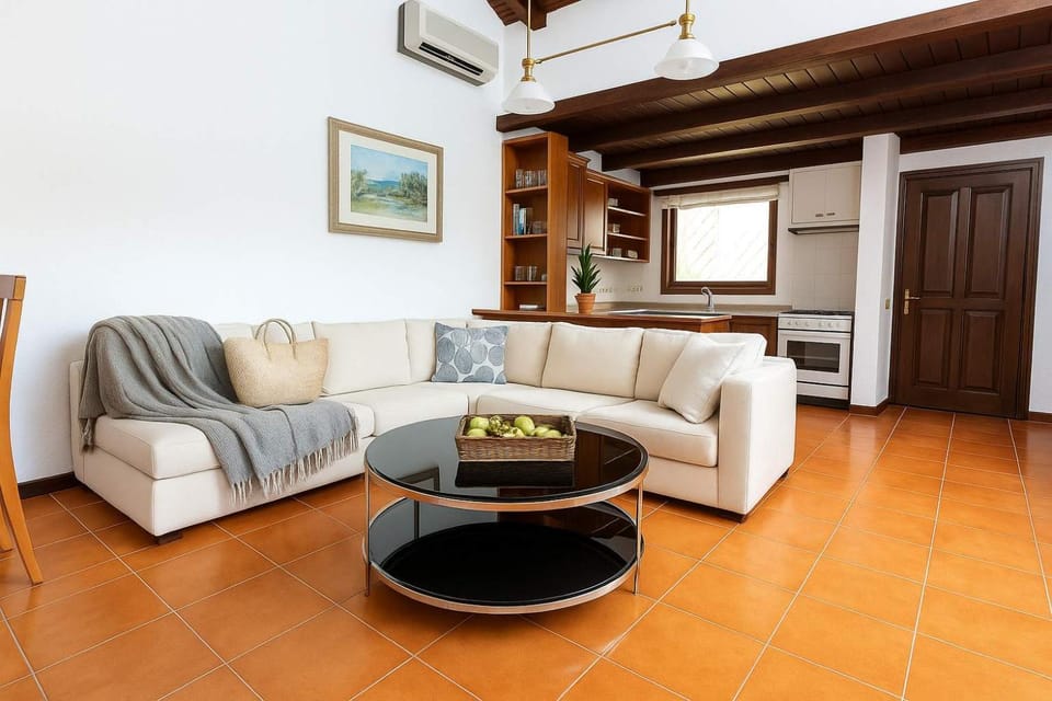 Kitchen or kitchenette, Living room, Seating area, air conditioner