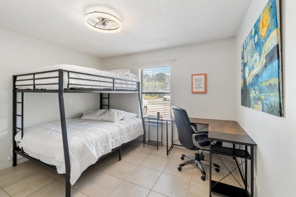 Bed, Photo of the whole room, Bedroom, bunk bed