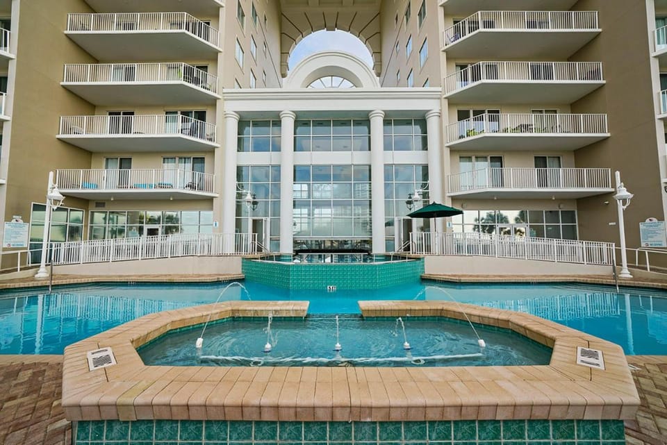 Majestic Sun 1001B - Cozy Beachfront Condiminium with Gulf Views & Shared Amenities House in Miramar Beach