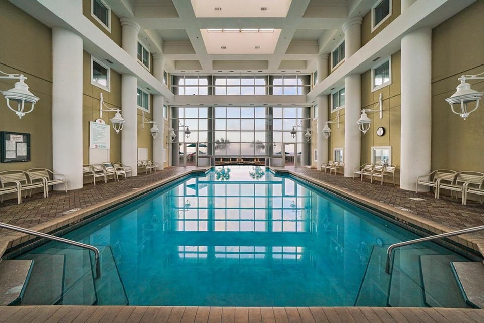 Majestic Sun 1001B - Cozy Beachfront Condiminium with Gulf Views & Shared Amenities House in Miramar Beach